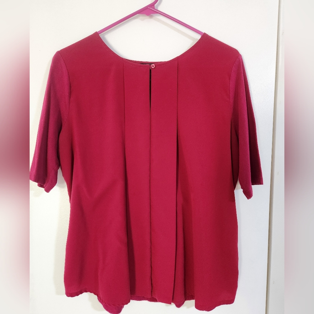 Anne Taylir Women’s Short Sleeve Pleat-Back Top in Deep Pink